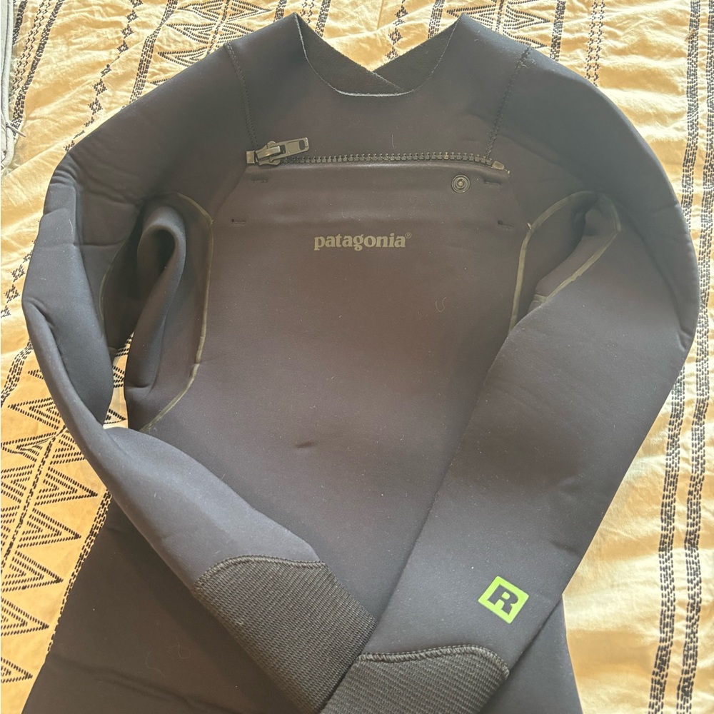 NEVER WORN Patagonia Black Wetsuit